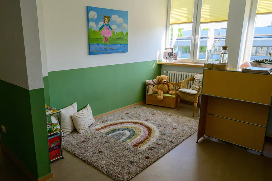 Das Wartezimmer der Physiotherapiepraxis „von früh an" in Reinbek